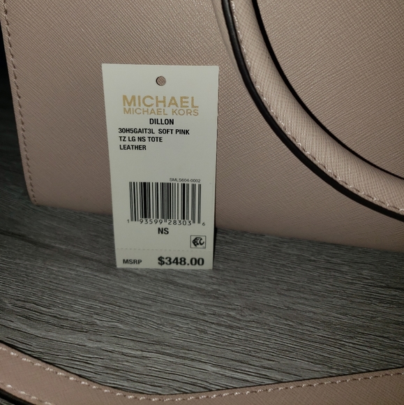 MICHAEL KORS LG DILLON TOTE & WRISLET SET - Picture 3 of 12